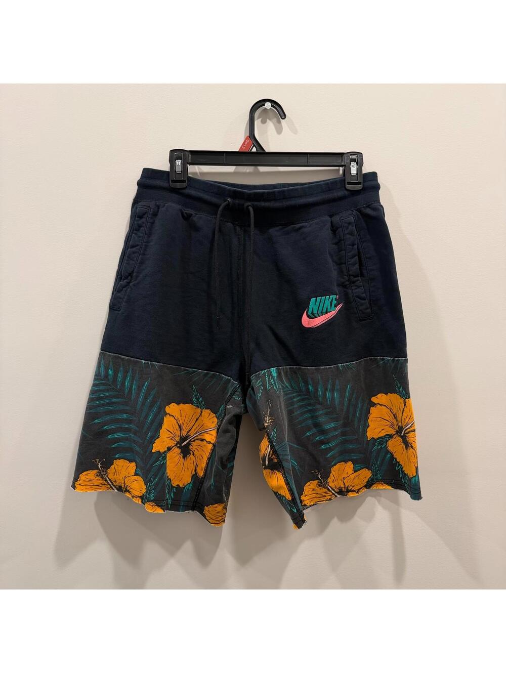 Mens Nike Alumni "Vice" Shorts Size Medium